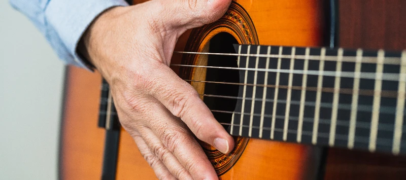 Violão (Segunda e Quarta | 18 às 20h | A partir de 07 anos)