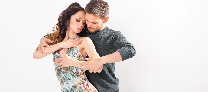 Dança de Salão - 18 anos (Terça e Quinta | 19h às 20h)