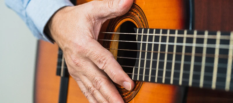 Violão (Segunda e Quarta | 16h às 17h30)
