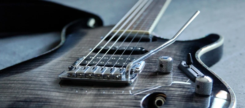 Guitarra (Ter e Qui | 14h às 16h | a partir de 12 anos)